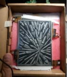 Различные модели Amazon Kindle могут отремонтировать воду экрана на экране экрана, сбой батареи