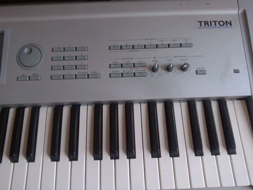 Korg Keyin Triton Professional Classic Speering Synthesizer