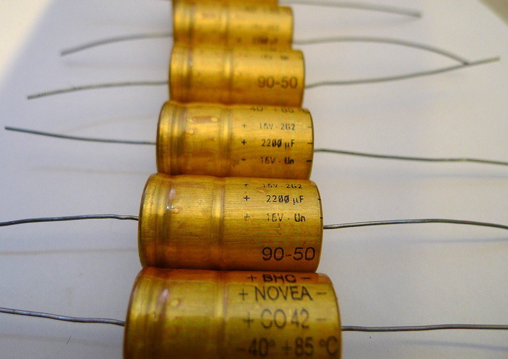 英国novea老电容2200uf/16v