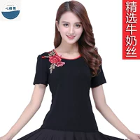 Черные красные полоски молока