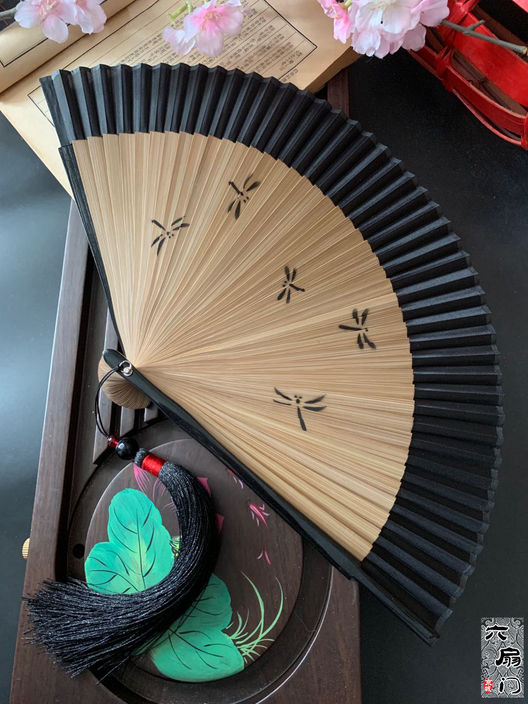 The West Wind Of The Ancient Roaddragonfly Solid color real silk Fan Chinese style grey bamboo fan a gentle wind summer daily expenses Japanese  Folding fan fold Fan female