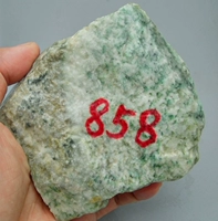 Изумрудная природная руда из нефрита, 858 грамм