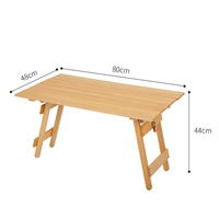 Одинокий столик с деревом