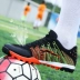 Mùa hè thoáng khí trẻ em giày bóng đá nam và nữ sinh viên đào tạo cỏ nhân tạo trượt móng tay giày bóng đá - Giày bóng đá
