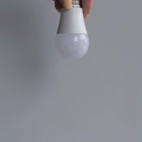 Это должно быть в сочетании со светодиодной лампочкой 15 юань/кусок