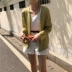 Hàn quốc đầu mùa thu mới màu rắn đơn giản V-Cổ ánh sáng đan kem chống nắng cardigan lỏng giảm béo hoang dã áo khoác sinh viên áo khoác cardigan nữ Cardigan