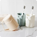 Студенты колледжа начинают общежитие общежития для девочек.