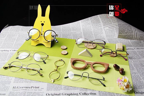 Многоцветные очки, стенд, градиент