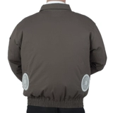 Летом, охлаждающие работы с поклонником охлаждения воздуха, кондиционированная воздушная служба, зарядная сварка.