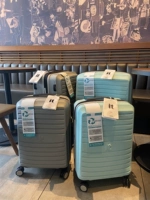 Универсальный вместительный и большой чемодан для путешествий