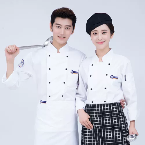 Крупная одежда с длинной осенней и зимней одеждой отель отель отель