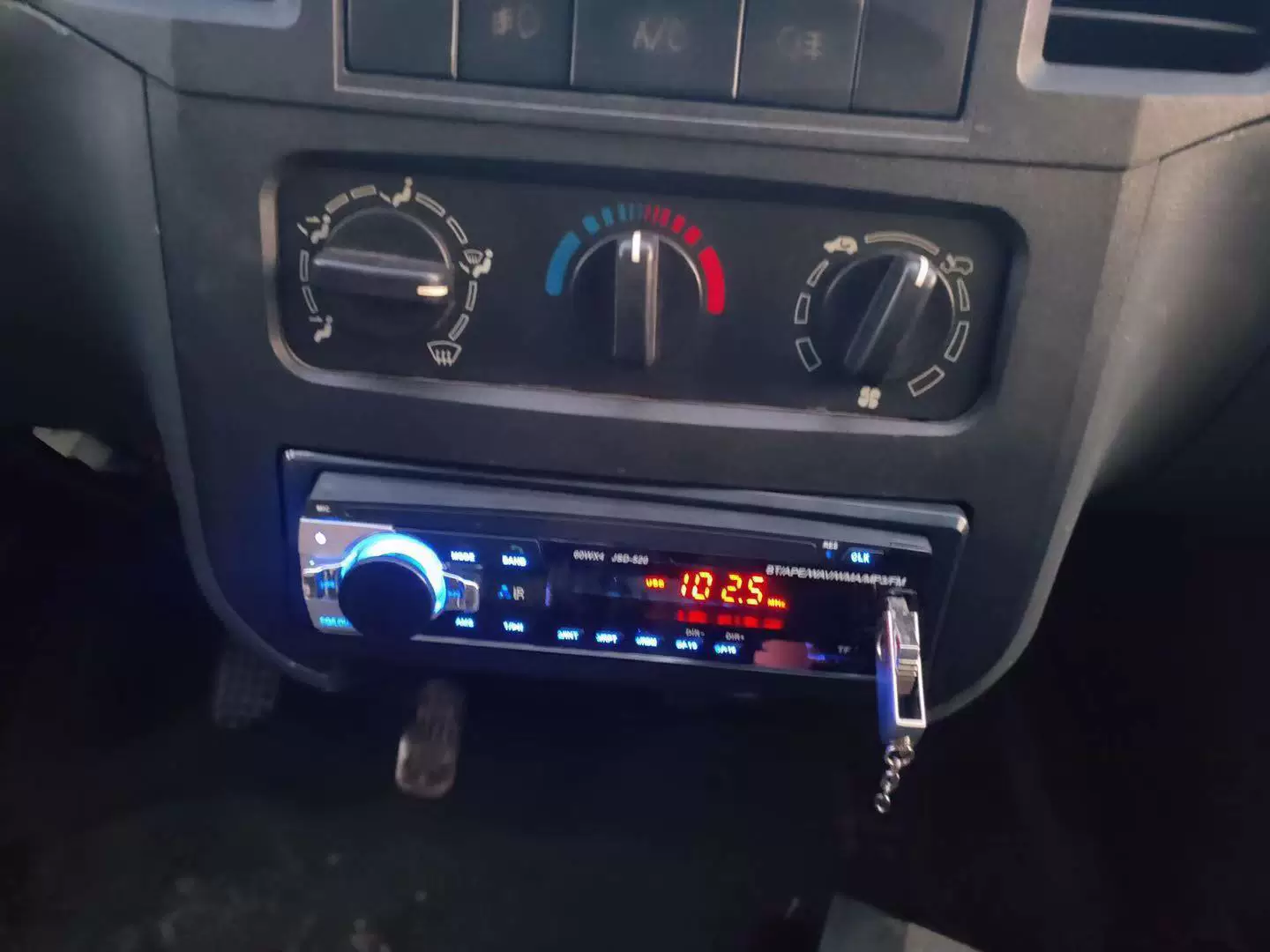 Автомобильный Bluetooth-передатчик JSD520 для розетки, автомобильный проигрыватель MP3, радиоприёмник CD/DVD Wuling Rongguang