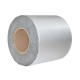 Верхний этаж дома на крыше на верхнем этаже ванной комнаты Цветная стальная плитка трещины