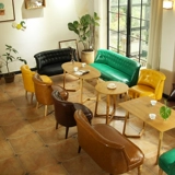 Кофейня и магазин одежды сети сети с сетью