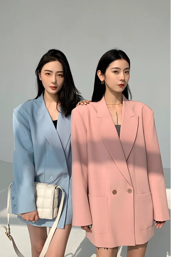 Весенний розовый дизайнерский пиджак классического кроя для отдыха, тренд сезона, оверсайз