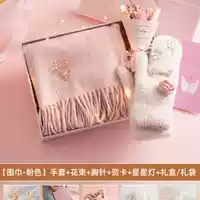 Розовый шарф, флисовые перчатки, брошь, подарочная коробка