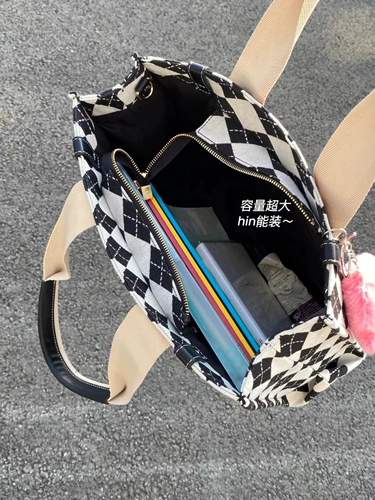 Демисезонная модная вместительная и большая сумка на одно плечо, коллекция 2023