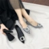 Khí chất nữ dụng cụ giày OL khí chất nhọn miệng nông kim loại khóa vuông cao su mềm đế giày thấp giày nữ Giày cắt thấp