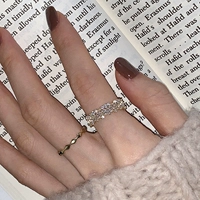 Золотое волнистое кольцо, небольшая дизайнерская универсальная брендовая инкрустация камня, коллекция 2023, серебро 925 пробы, на указательный палец