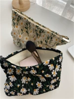 Women Cosmetic Bag Pouch Embroidery Daisy Floral Korean Trav