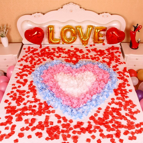 Симуляция лепестка лепестка подделка роза кровать цветочный цвет свадебное исповеди рука разбрызгивает цветы декоративные свадьбы и лепестки, чтобы сделать романтическую планировку