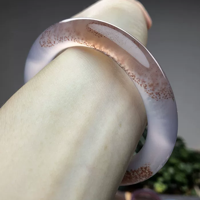 Пожалуйста, переведите этот заголовок на русский: "Natural Brazil Ice Agate Bracelet Live Special Links Private Shooting Private Shooting Emperor Purple Violet"