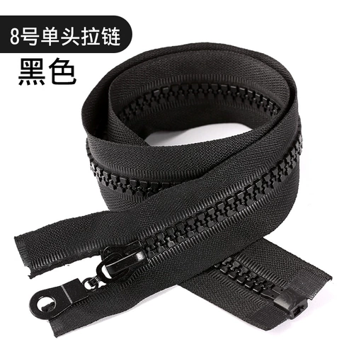 Черный пуховик с молнией, длинная куртка