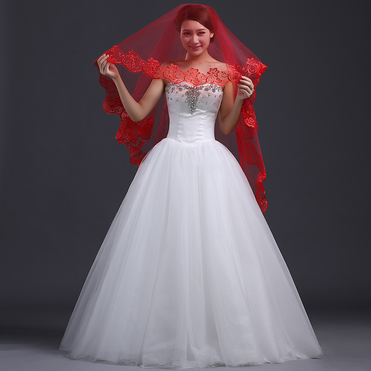 Красное свадебное платье с фатой