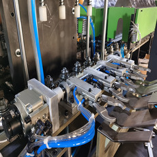 Литьевая машина 新款全自动一出四吹瓶机每小时4000瓶pet瓶 透明塑料瓶吹瓶机器