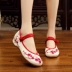 Giày vải Bắc Kinh cũ Giày nữ nêm tăng giày khiêu vũ nữ quốc gia gió thêu giày nữ nhảy giày vuông - Khiêu vũ / Thể dục nhịp điệu / Thể dục dụng cụ Khiêu vũ / Thể dục nhịp điệu / Thể dục dụng cụ