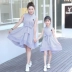 2018 mới thời trang Hàn Quốc phiên bản của gia đình nạp mùa hè ăn mặc nữ sọc dọc cherry thêu không tay cô gái ăn mặc đồng phục sành điệu cho cả nhà Trang phục dành cho cha mẹ và con