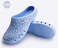 dép mang trong spa Giày phẫu thuật in hình mới giày y tá icu bên ngoài thời trang dép đi trong nhà cho nam và nữ mùa hè giữ chân chống trượt dép đi biển gót phẳng dép chống tĩnh điện esd dép esd