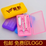 Ниже магазина, открытая магазином, небольшой подарочный подарки для выставки клиентов на печатные подарки логотипа