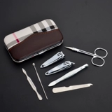 Ниже магазина, открытая магазином, небольшой подарочный подарки для выставки клиентов на печатные подарки логотипа