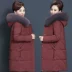 Áo khoác mùa đông cho mẹ ở giữa những chiếc áo khoác cotton nữ trung niên cũ quý phái. - Quần áo của mẹ
