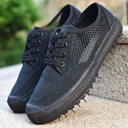 Mùa hè lưới thoáng khí lưới giày đen dụng cụ đào tạo an ninh giày quân sự keo thấp để giúp người đàn ông của giày dịch vụ đặc biệt đào tạo quân sự giày