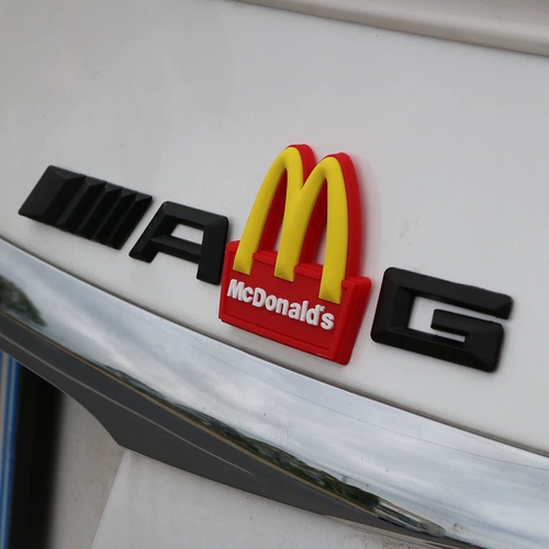 Mercedes Benz, bmw, тесла, модифицированная радужная наклейка