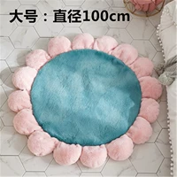 Зеленый большой ковер, в цветочек