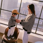 Khác nhau giữa mùa thu cha mẹ-con cái áo len dài tay trẻ em Áo thun cotton Hàn Quốc sọc rộng thời trang - Trang phục dành cho cha mẹ và con
