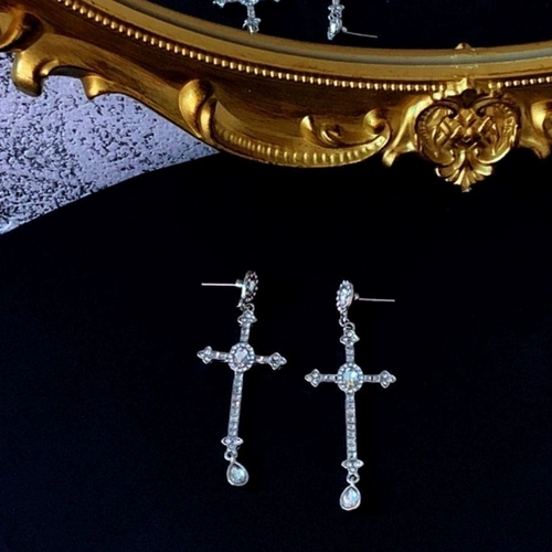 Серьги, инкрустировано бриллиантами, европейский стиль