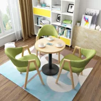 Зеленая ткань один стол три стулья