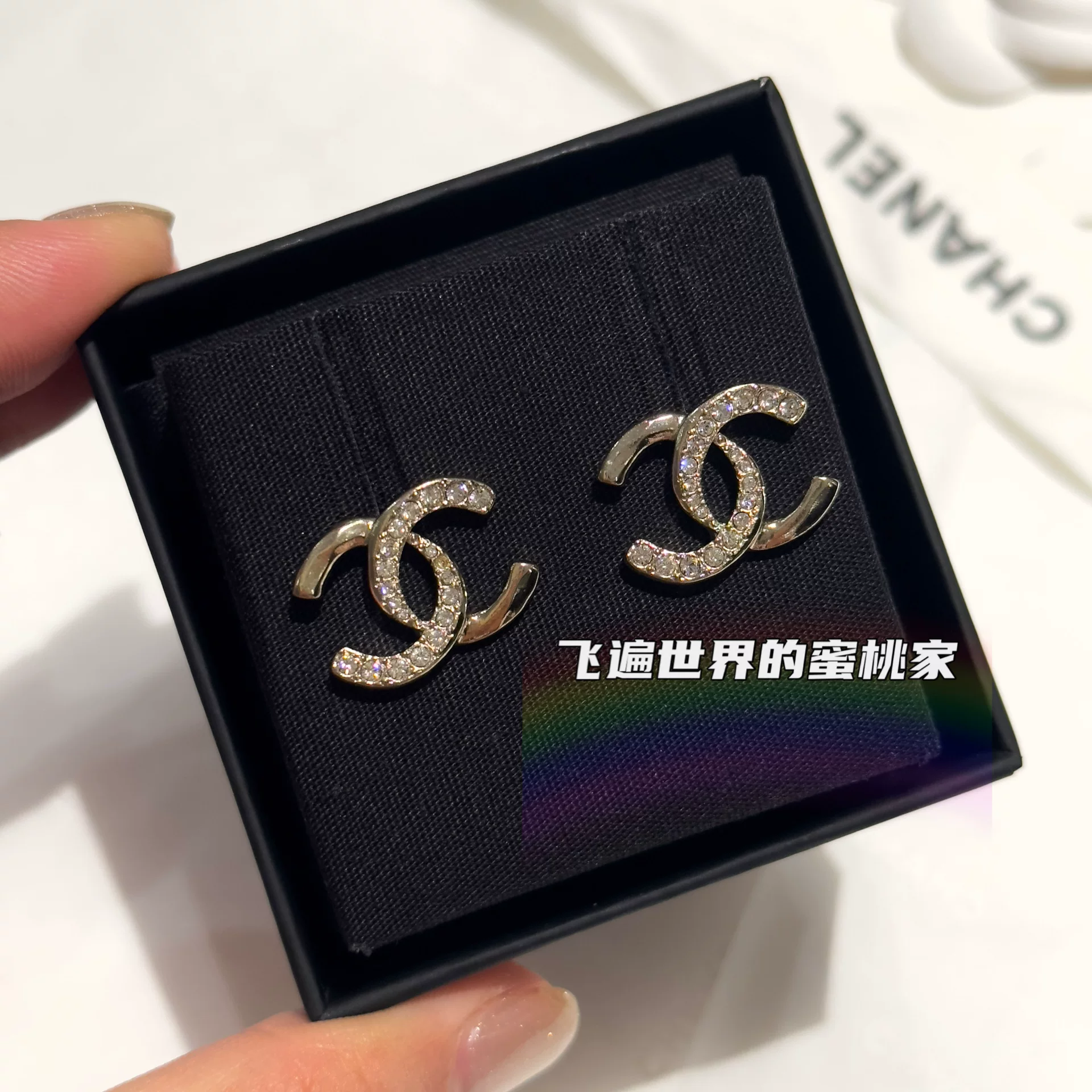 Золотые серьги Chanel (физические)