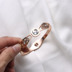 Phong cách châu Âu và Mỹ mùa hè khí chất vàng hồng titan thép vòng tay rộng phiên bản Hàn Quốc của vòng đeo tay Nghĩa trang sức cao cấp phụ kiện vòng tay kim cương Vòng đeo tay Cuff