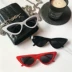 Châu âu và Hoa Kỳ chụp đường phố con dấu buồm retro tam giác cat eyes sunglasses sunglasses ins net màu đỏ với kính kính nam giới và phụ nữ triều kính burberry Kính râm