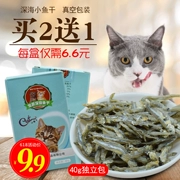@ 抱紧 的 小鱼 干 vào một con mèo con mèo ăn đồ ăn nhẹ cá nhỏ khô răng hàm lượng muối thấp muối ăn nhẹ mèo