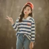 Cô gái sọc áo mùa thu cotton mới quần áo trẻ em rộng rãi phiên bản Hàn Quốc của áo thun cổ tròn dài tay áo thun - Áo thun Áo thun