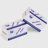 Одноразовый алкогольный хлопчатобумажный панель на открытом воздухе. Продукты по неотложной помощи.