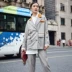 Original retro bất đối xứng pocket hit màu gió Anh phù hợp với áo khoác rộng quần chân yếm suit casual mùa thu mới thời trang nữ 2021 Business Suit