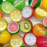 Бесплатная доставка эластичный шарик новая -капсула капсула с прозрачной перемычкой с прозрачной мультипликационной бумажной карточкой мяч.