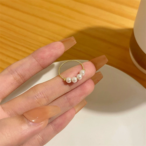 Модное небольшое дизайнерское кольцо из жемчуга, коллекция 2023, на указательный палец, простой и элегантный дизайн